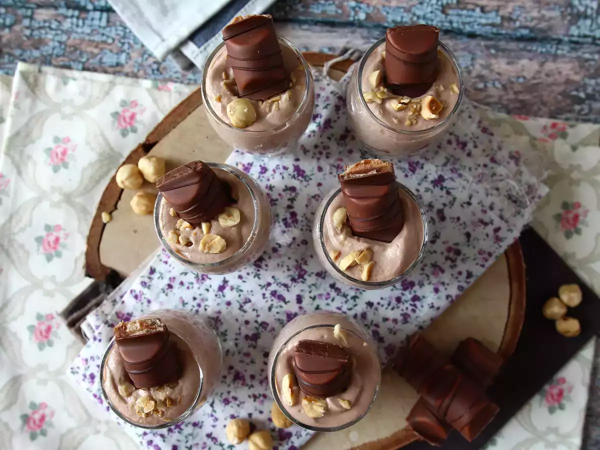 Kinder Bueno sladice v kozarčkih brez peke - fotografija 4