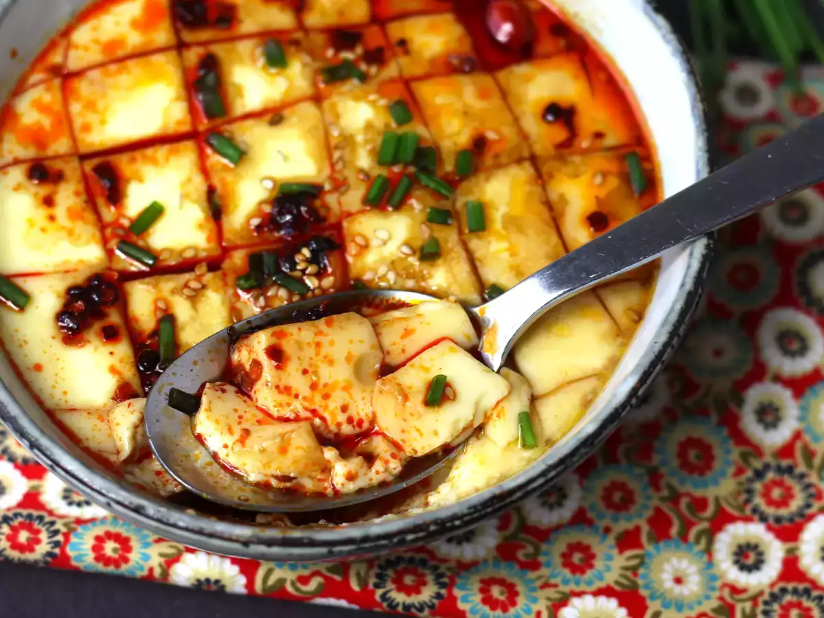 Kitajska jajca na pari: kitajski recept za svilnata jajca na pari s samo dvema sestavinama! - fotografija 2