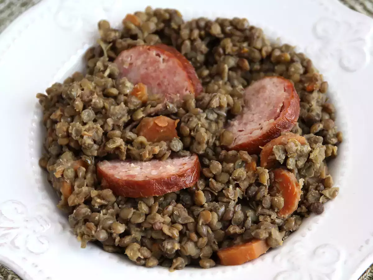 Klobasa Morteau in dušena leča - fotografija 2