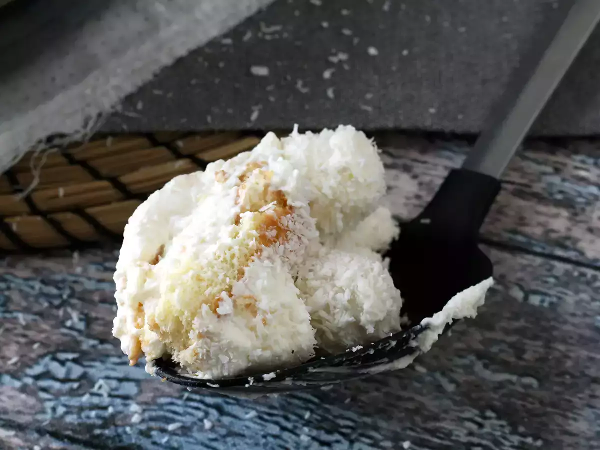 Kokosov tiramisu z Raffaello kroglicami - fotografija 4