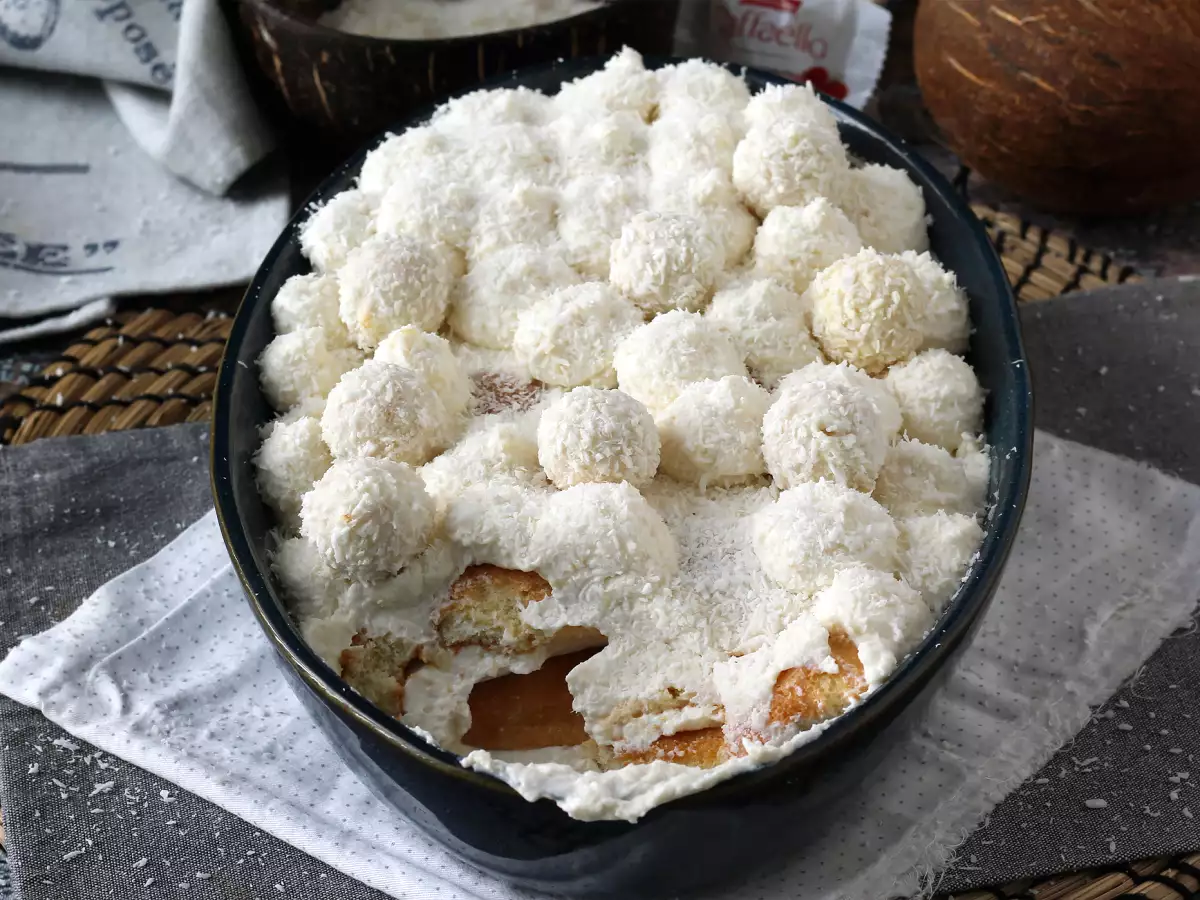 Kokosov tiramisu z Raffaello kroglicami - fotografija 6