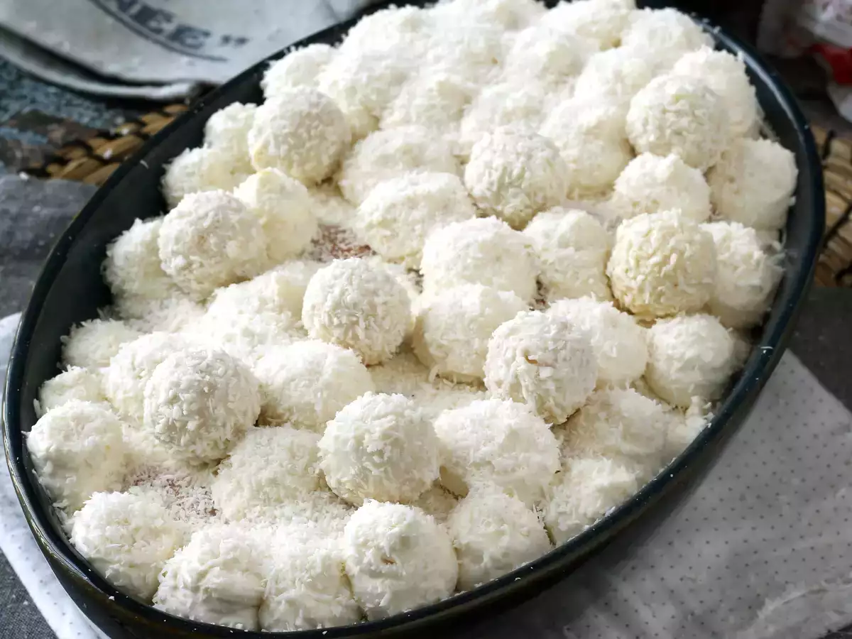 Kokosov tiramisu z Raffaello kroglicami - fotografija 7