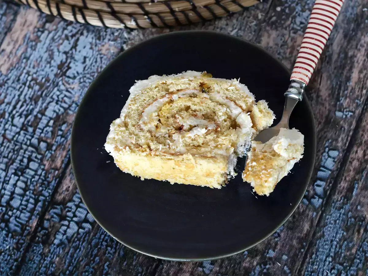 Kokosov zavitek s pasijonko, kot nalašč za Yule log - fotografija 5