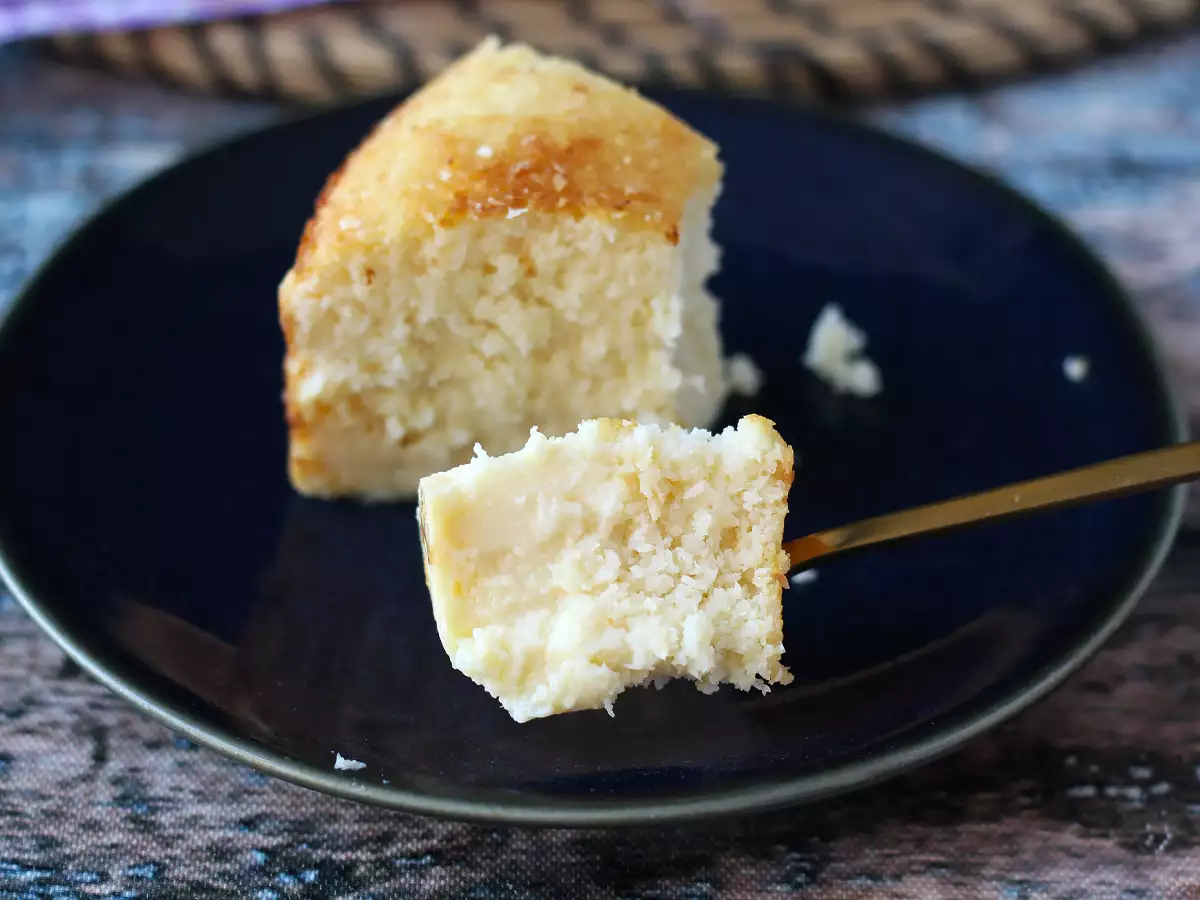 Kokosova torta s kondenziranim mlekom – enostavna in sočna - fotografija 2