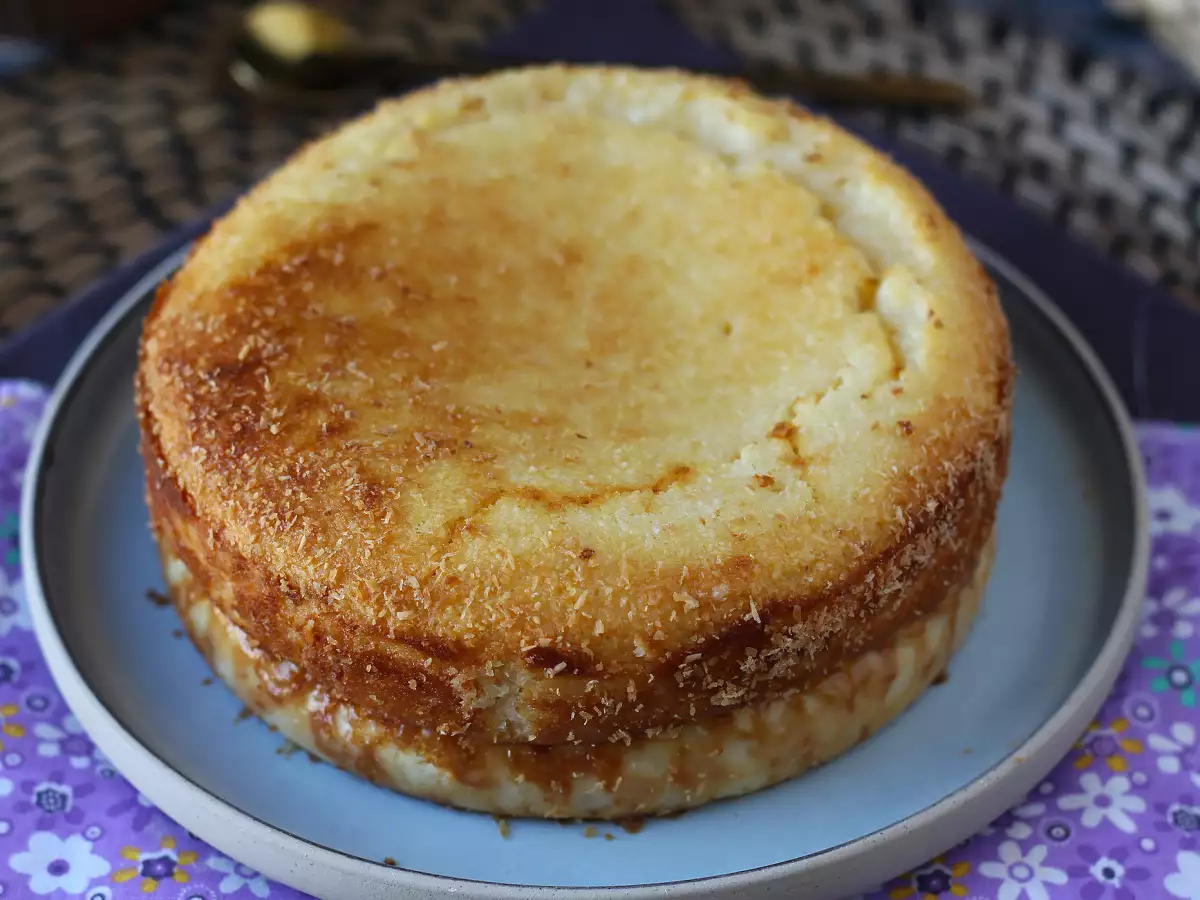 Kokosova torta s kondenziranim mlekom – enostavna in sočna - fotografija 4