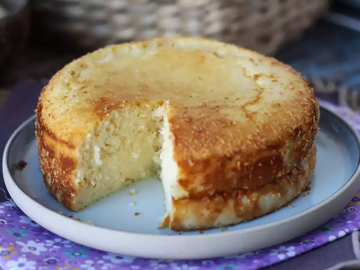 Kokosova torta s kondenziranim mlekom – enostavna in sočna - fotografija 5