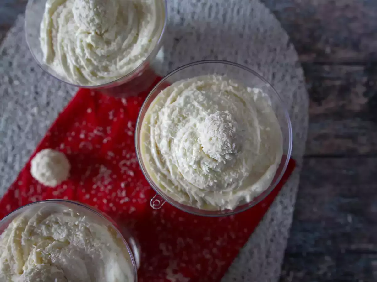 Kokosovi verrini v slogu Raffaello - pravljična sladica v snežni krogli - fotografija 4