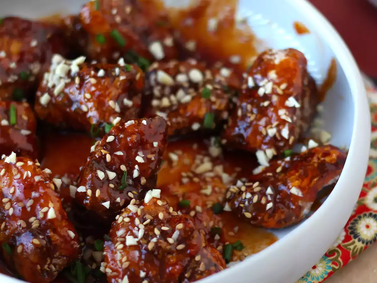 Korejski ocvrti piščanec s pikantno omako gochujang - Dakgangjeong - fotografija 4