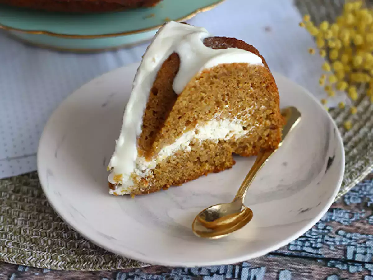 Korenčkov kolač s cheesecake nadevom - fotografija 6