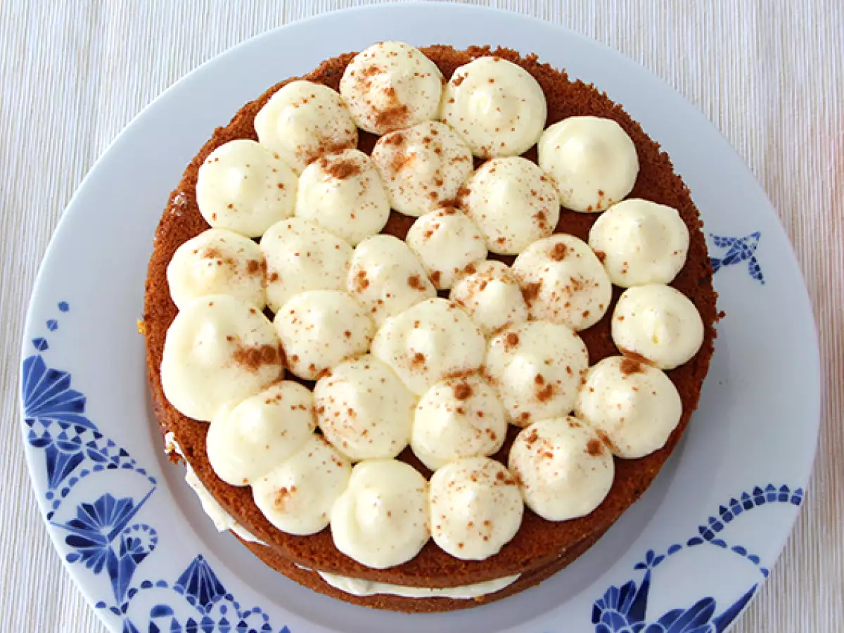 Korenčkova torta z orehi – carrot cake - fotografija 3