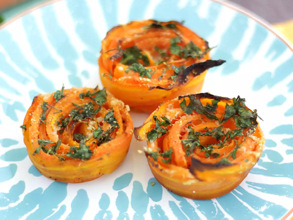 Korenčkove vrtnice - fotografija 2