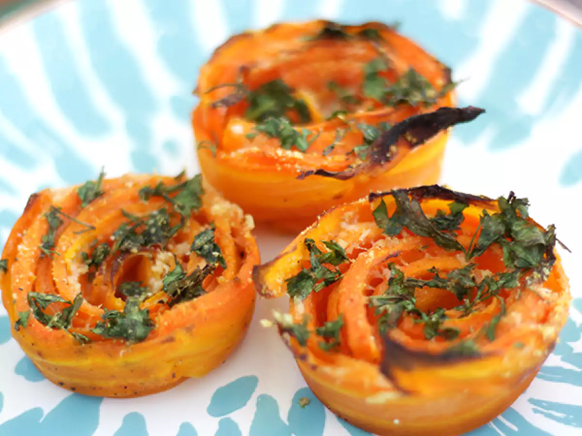 Korenčkove vrtnice - fotografija 3