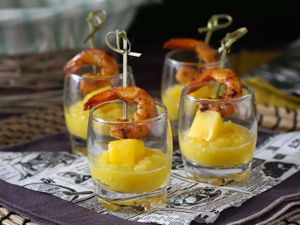 Kozarčki s kozicami in mangom za sladko-slani aperitiv