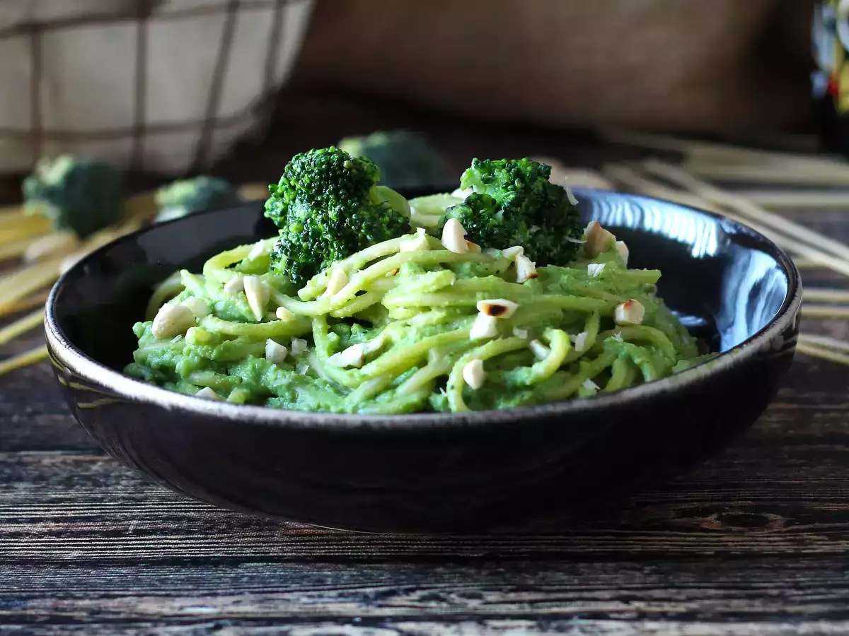 Kremne testenine z brokolijem in mandlji: enostavna za pripravo in okusna jed - fotografija 2