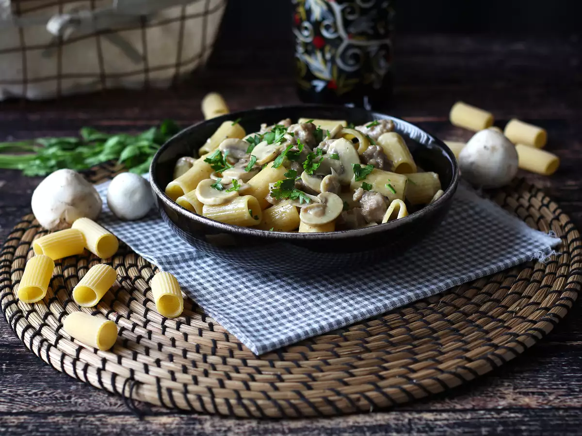 Kremne testenine z gobami in klobaso - fotografija 2