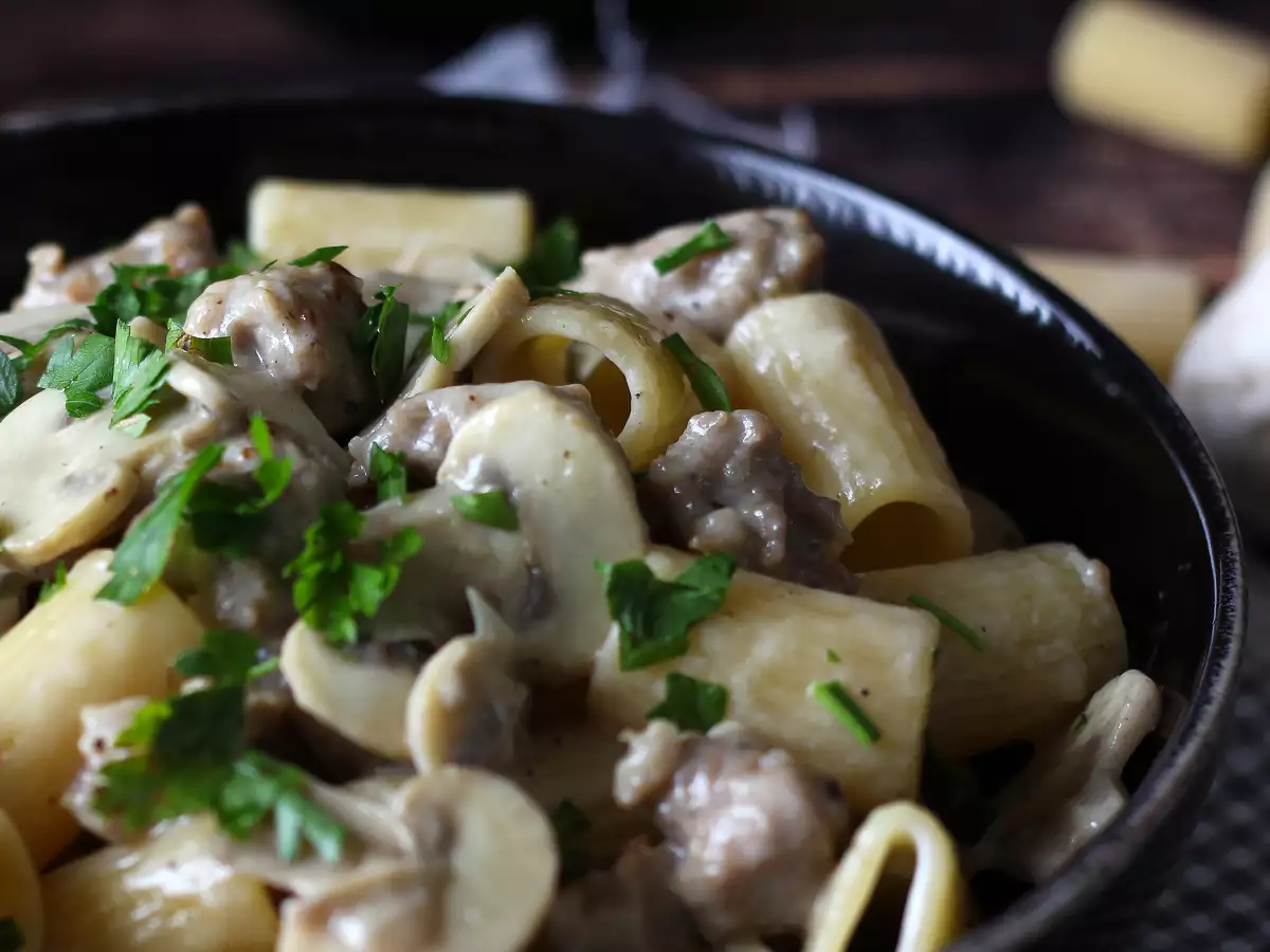 Kremne testenine z gobami in klobaso - fotografija 5