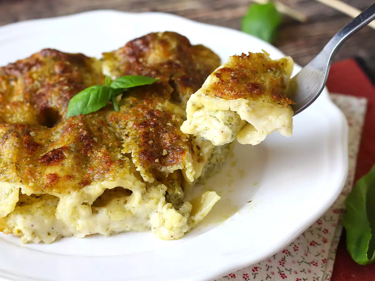 Kremni kaneloni s pestom, gratinirani v pečici: preprost in okusen recept - fotografija 7