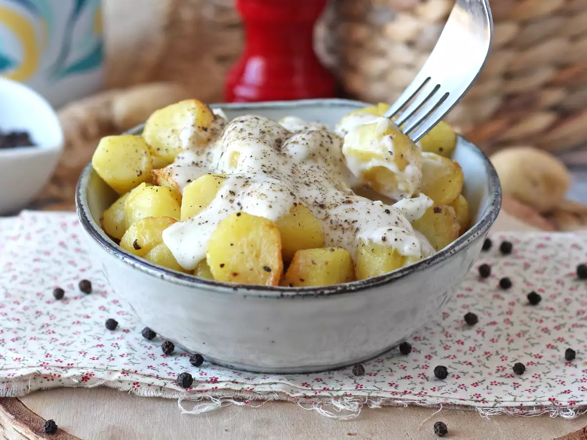 Kremni pečen krompir cacio e pepe: enostavna priloga, ki vsakogar spravi ob pamet! - fotografija 2
