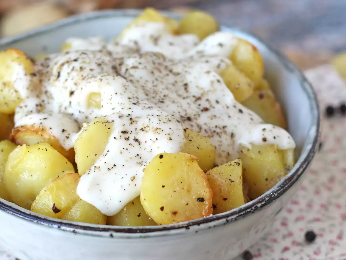 Kremni pečen krompir cacio e pepe: enostavna priloga, ki vsakogar spravi ob pamet! - fotografija 3