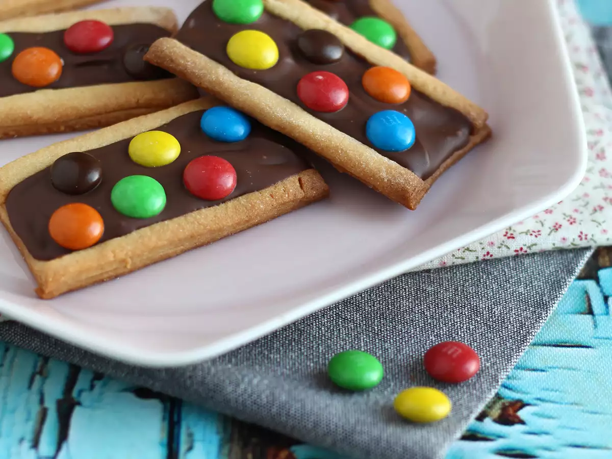 Krhki piškoti z M&M's - fotografija 4
