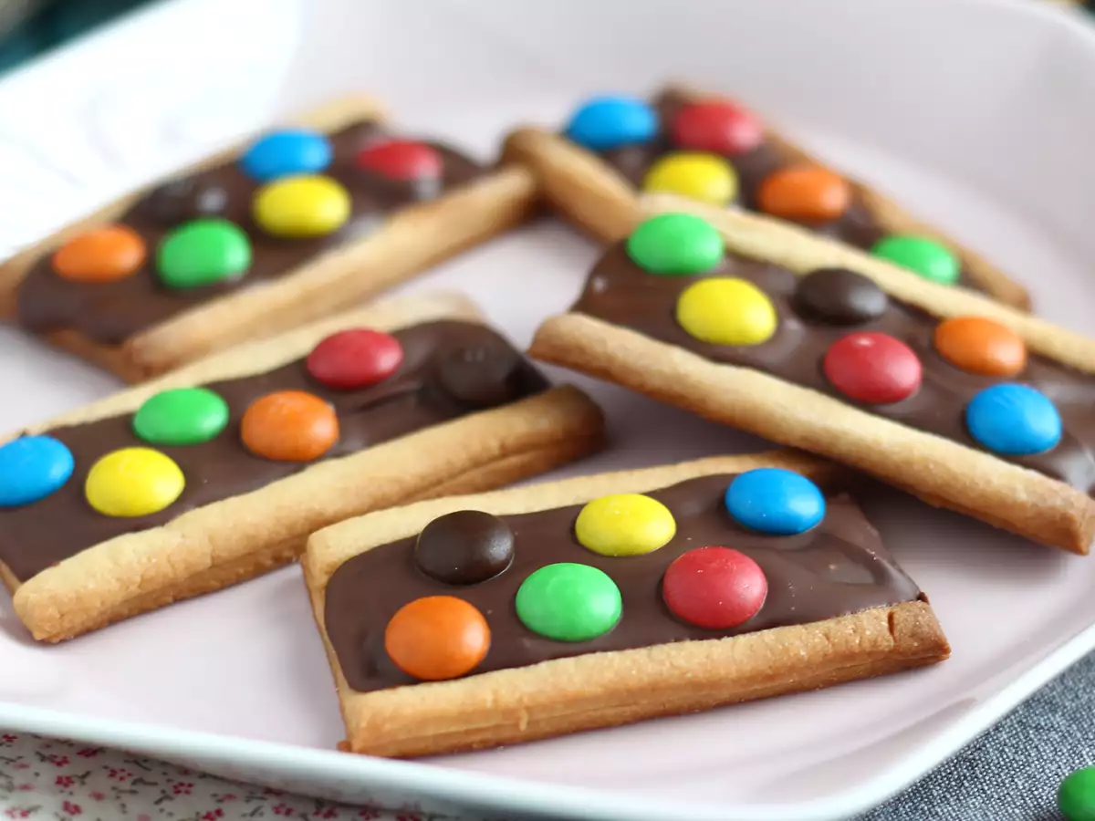 Krhki piškoti z M&M's - fotografija 5
