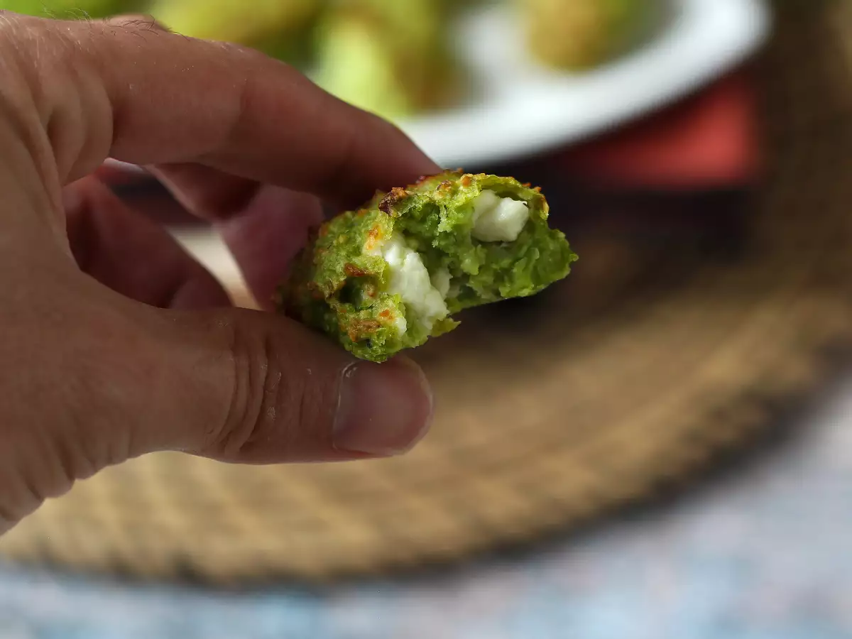 Kroglice z grahom in feto v zračnem cvrtniku: okusne in zelo hitre za pripravo! - fotografija 6