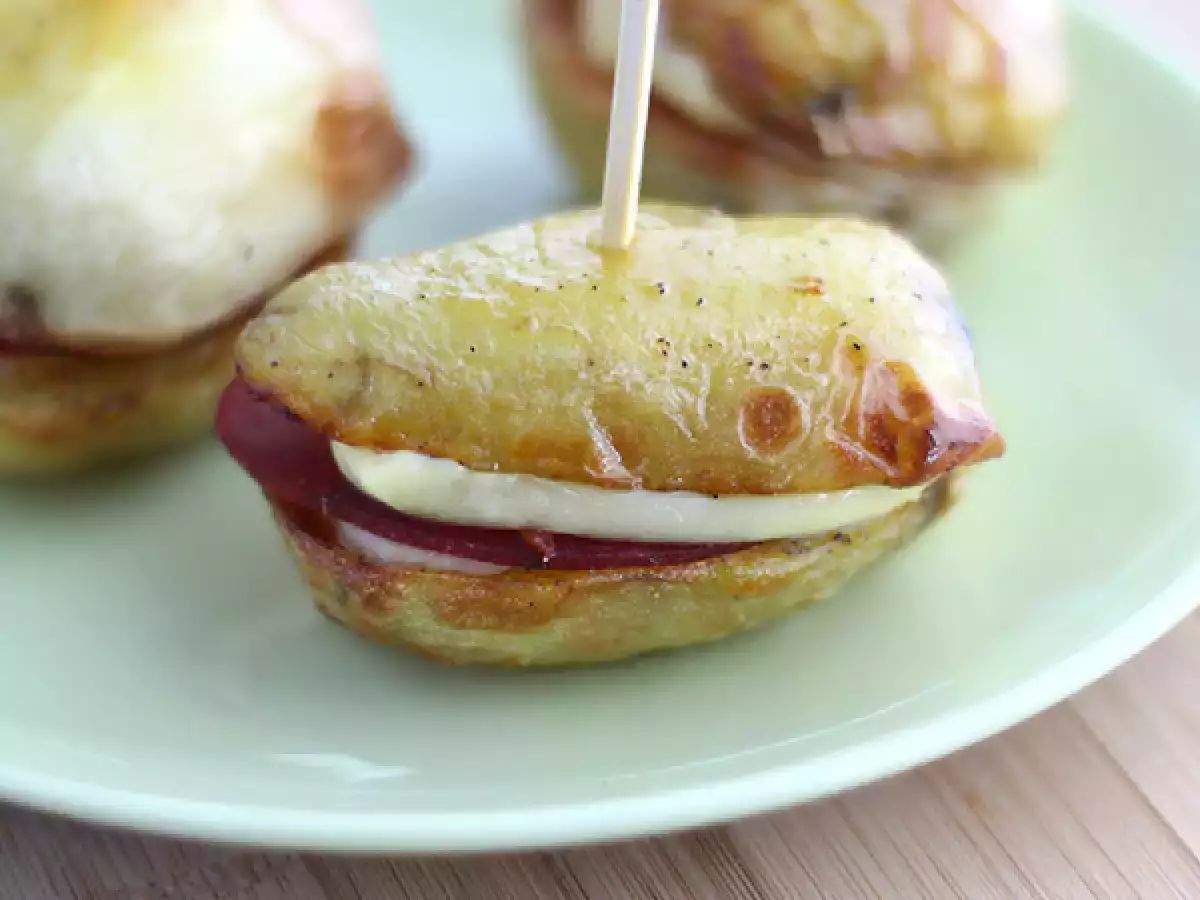 Krompirjev sendvič s sirom raclette - fotografija 2