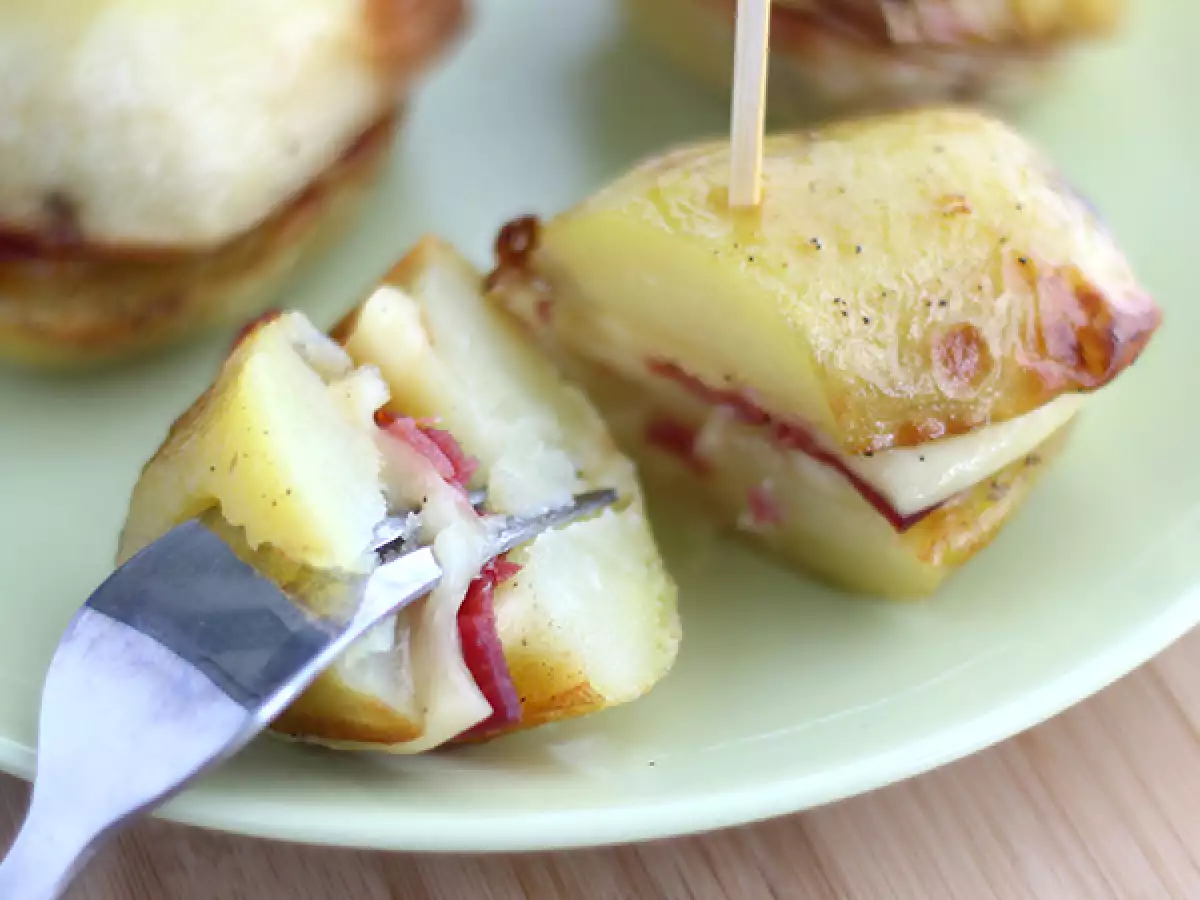 Krompirjev sendvič s sirom raclette - fotografija 3