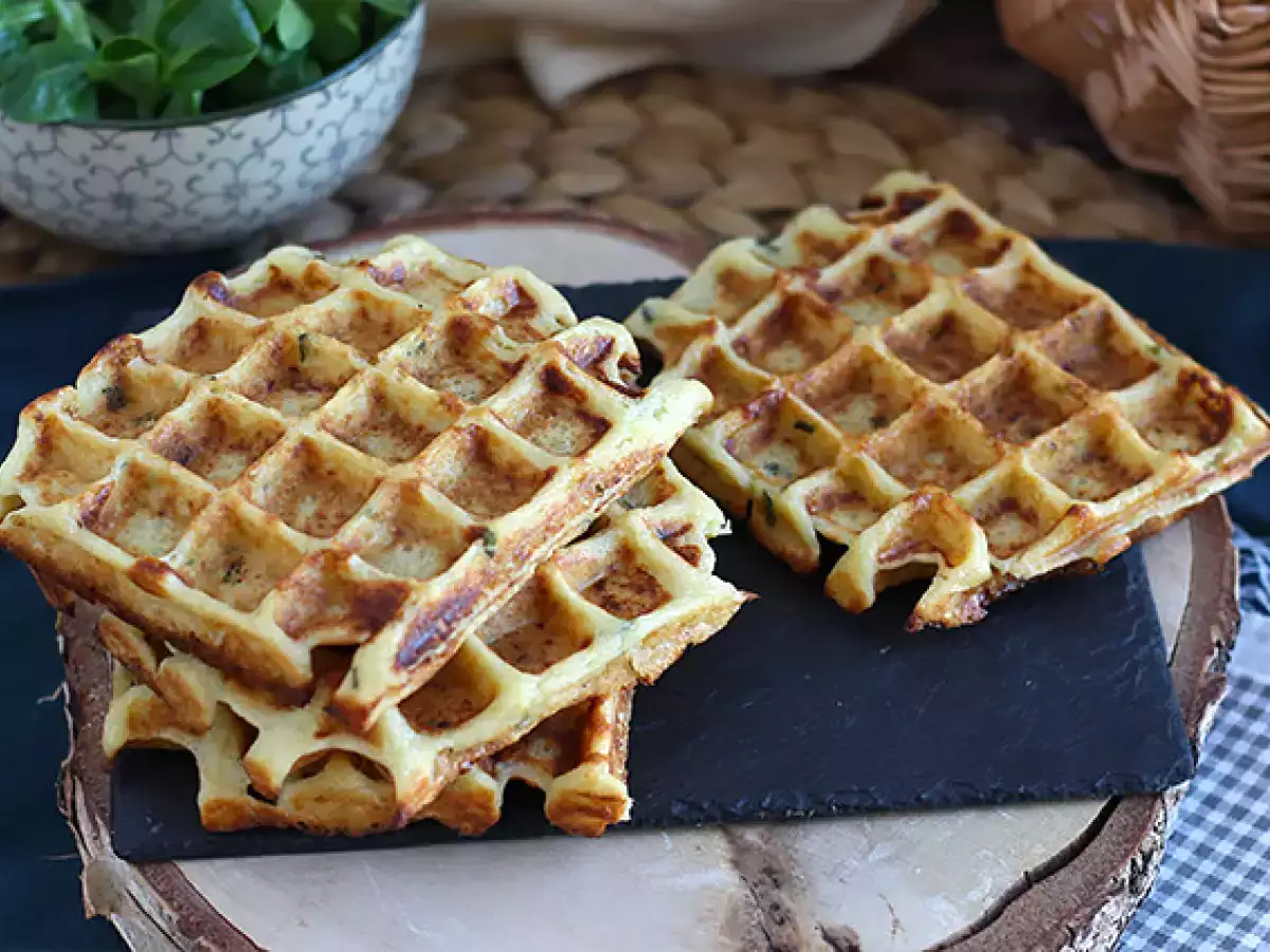 Krompirjevi vaflji - Sendvič z vaflji z dimljenim lososom in fromage frais - fotografija 2