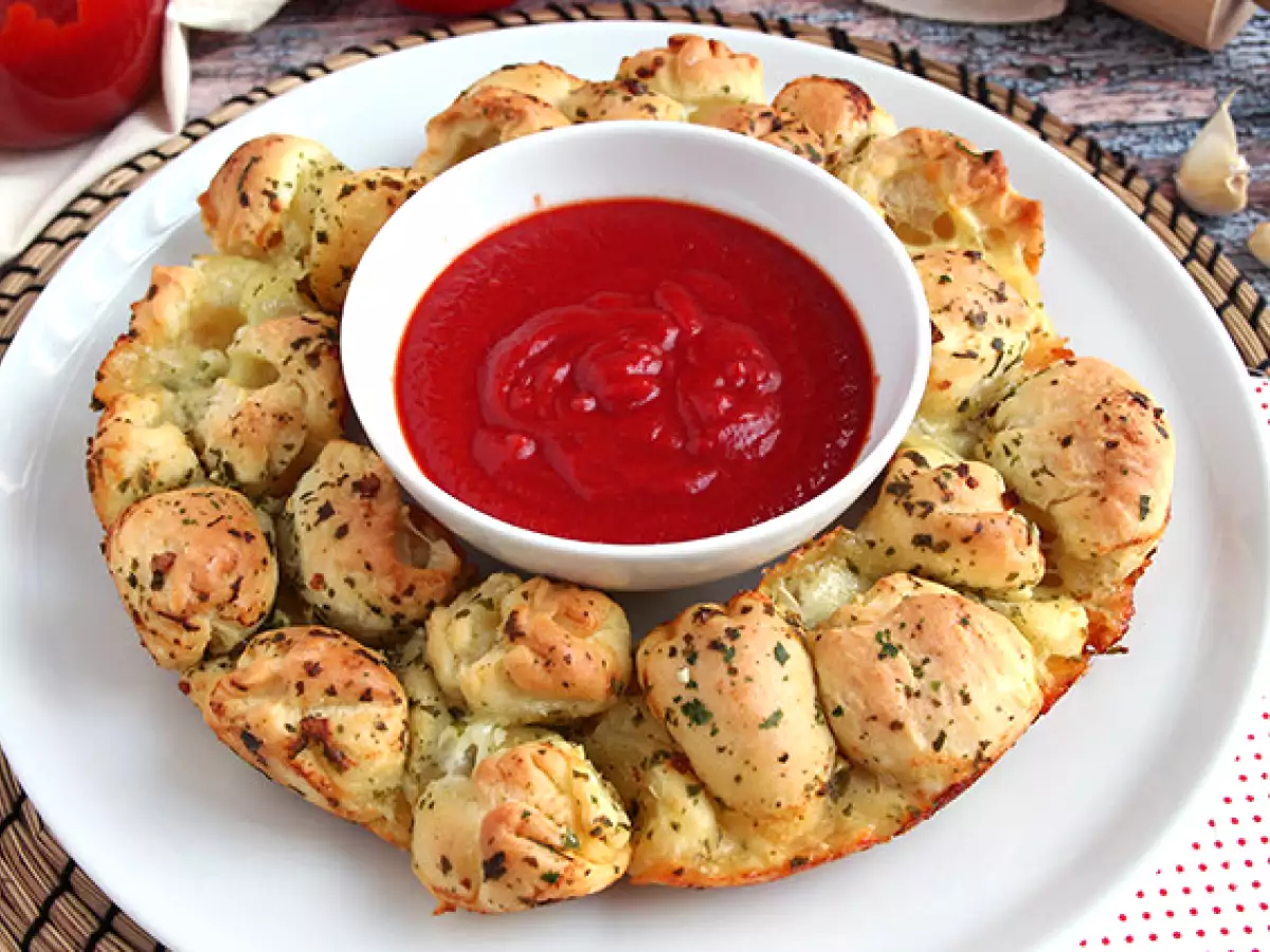 Krona pice z mocarelo - fotografija 2