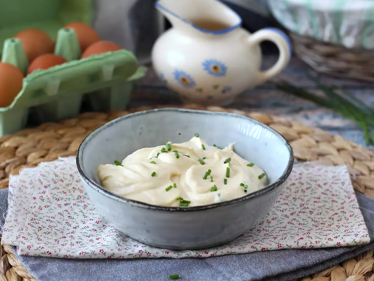 Lahka majoneza s trdo kuhanimi jajci in brez olja! Odlična, če ne morete jesti surovih jajc! - fotografija 2