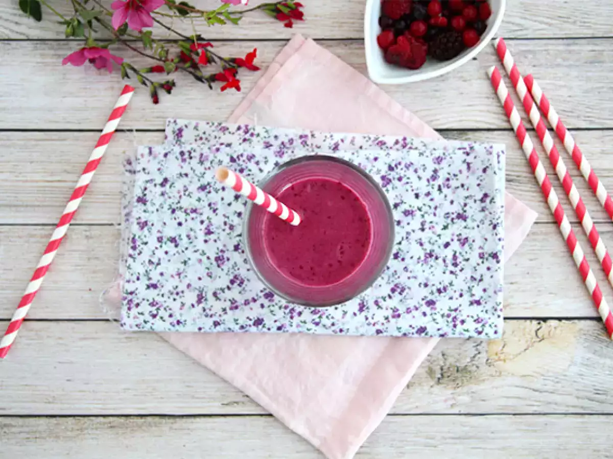 Lassi iz rdečega sadja - fotografija 2