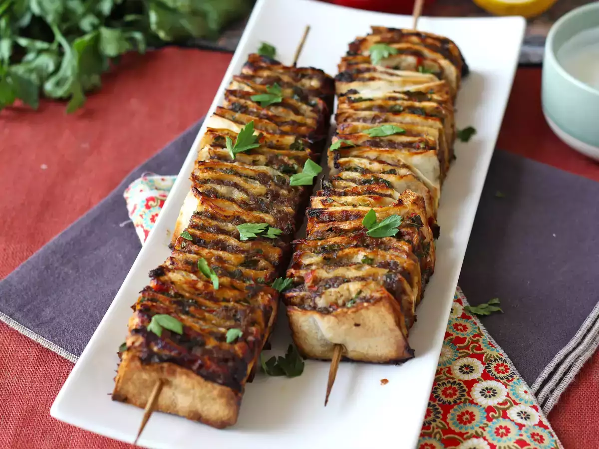 Lavaš kebab s tortiljami – sloviti preprosti kebabi iz pečice! - fotografija 5