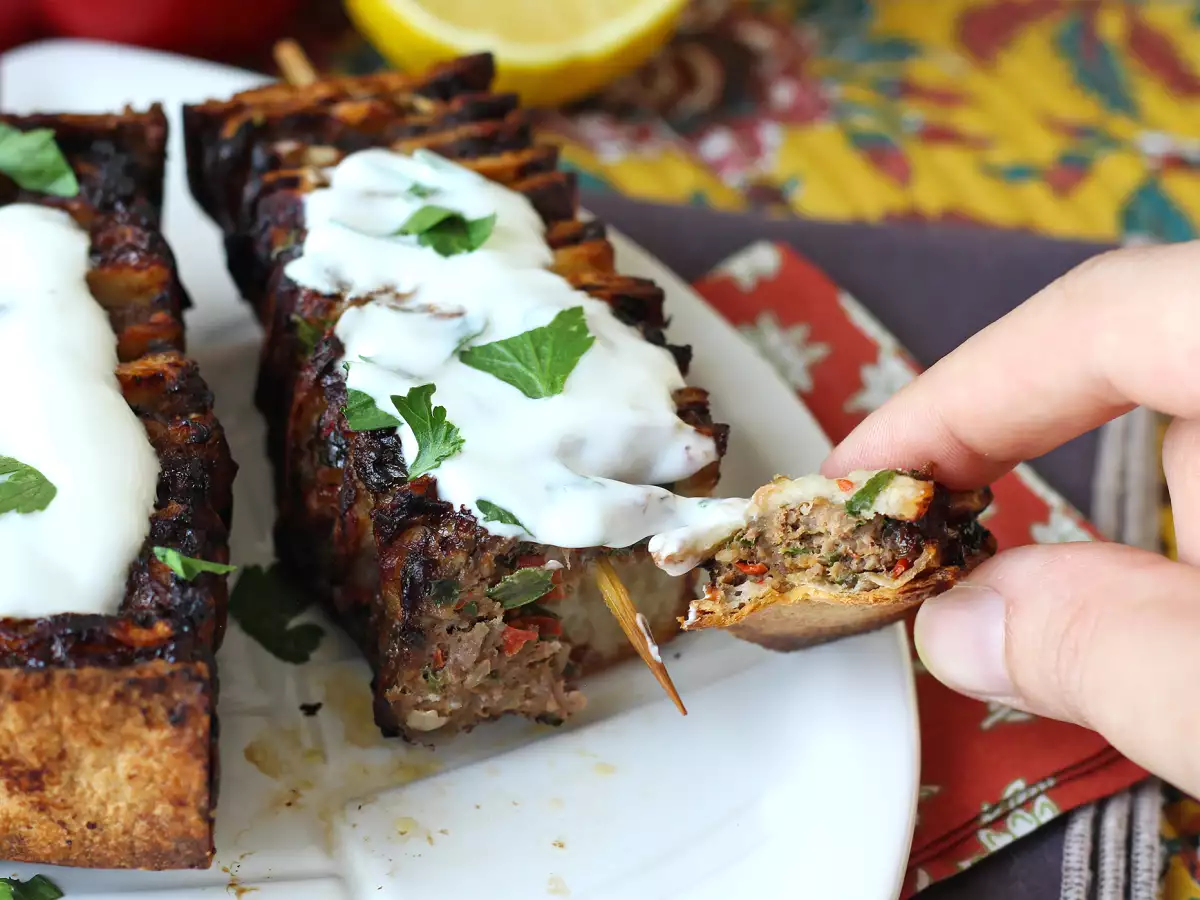 Lavash kebab nabodala s tortiljami, enostavno pripravljena v cvrtniku na vroč zrak! - fotografija 3