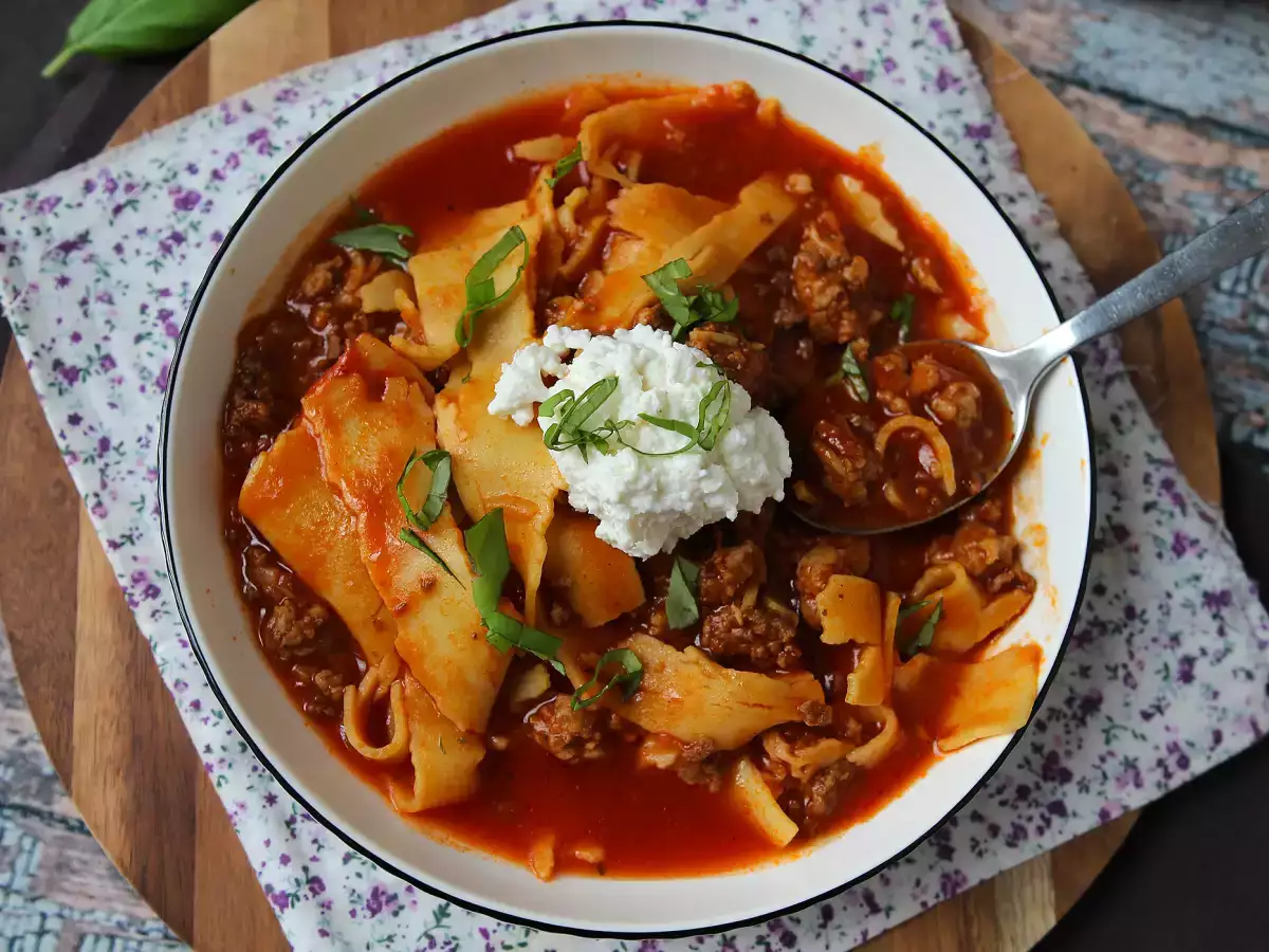 Lazanjska juha z mesom, rikoto in parmezanom - fotografija 5