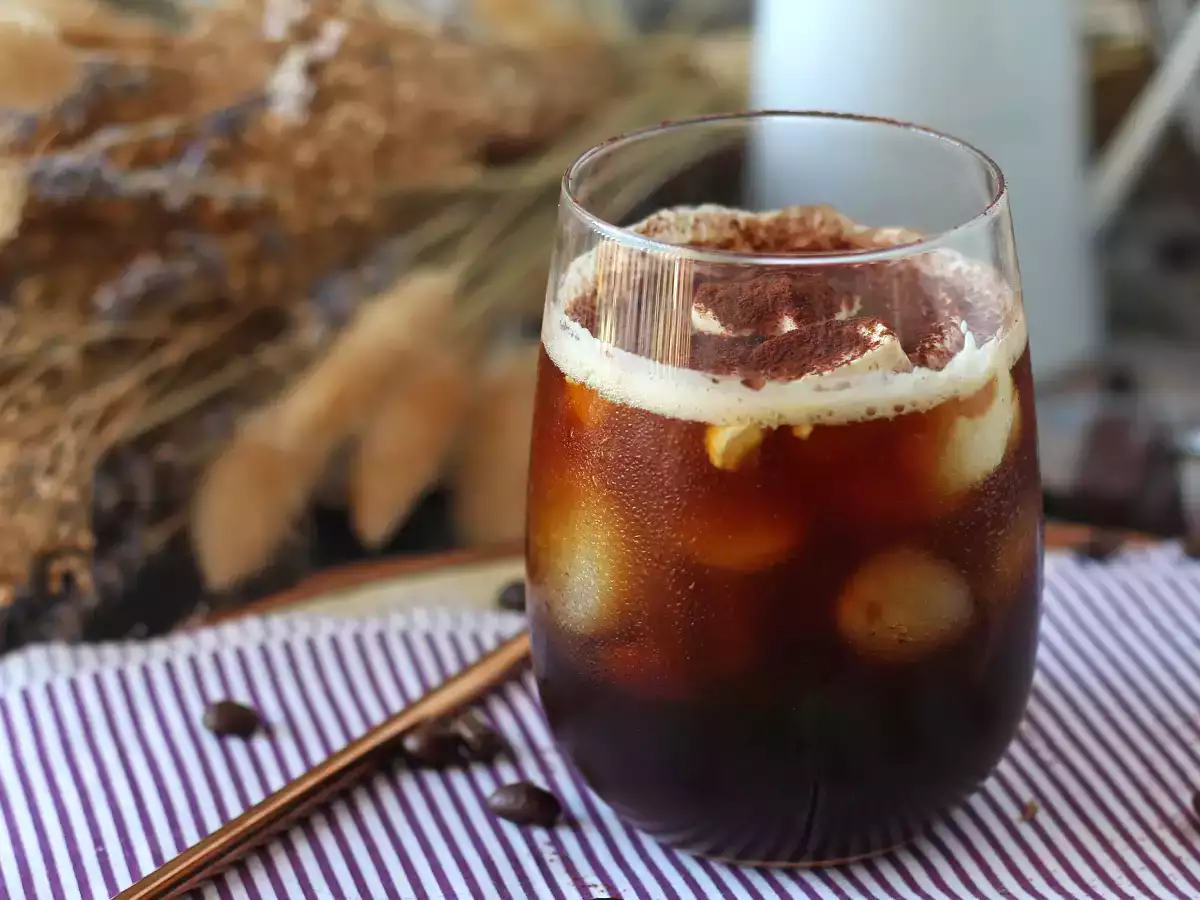 Ledena kava z okusom tiramisuja - fotografija 3