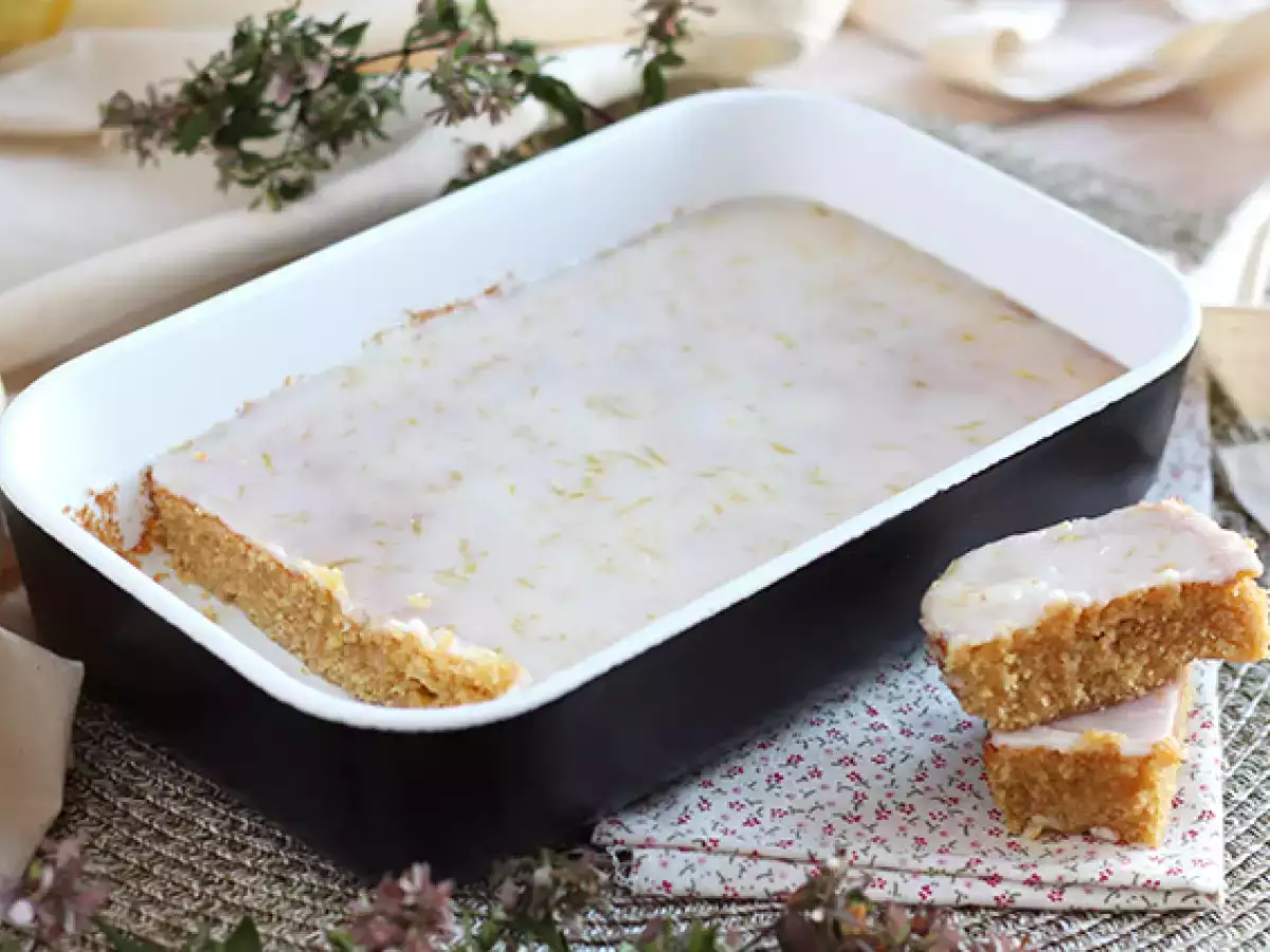 Limonin brownie z ovsenimi kosmiči in limonino glazuro - fotografija 2