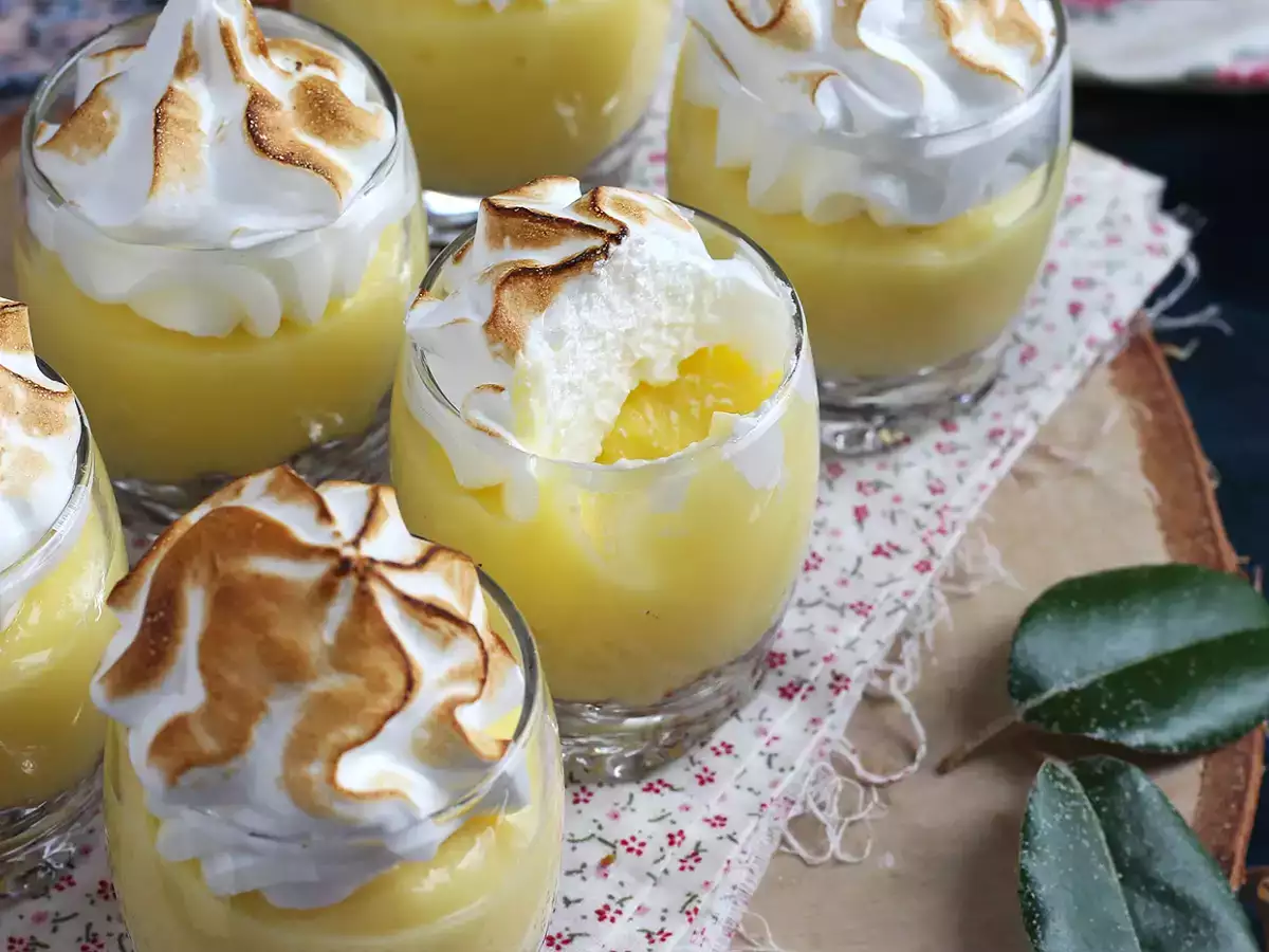 Limonina pita z meringo v kozarčkih - fotografija 3