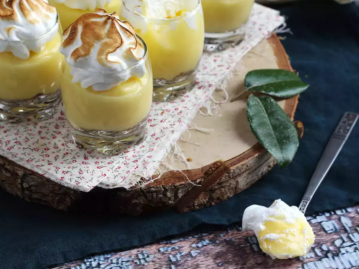 Limonina pita z meringo v kozarčkih - fotografija 5
