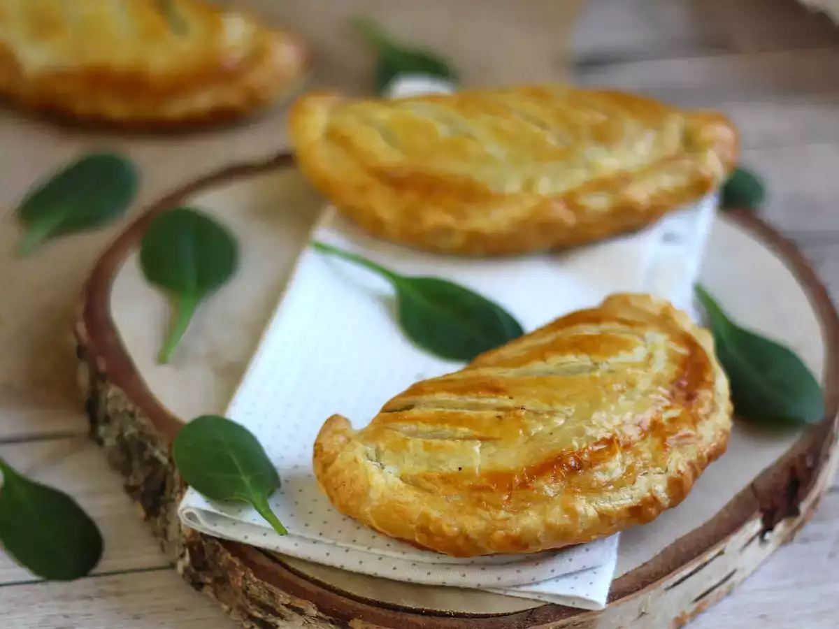 Listnati žepki, polnjeni z gobami in špinačo