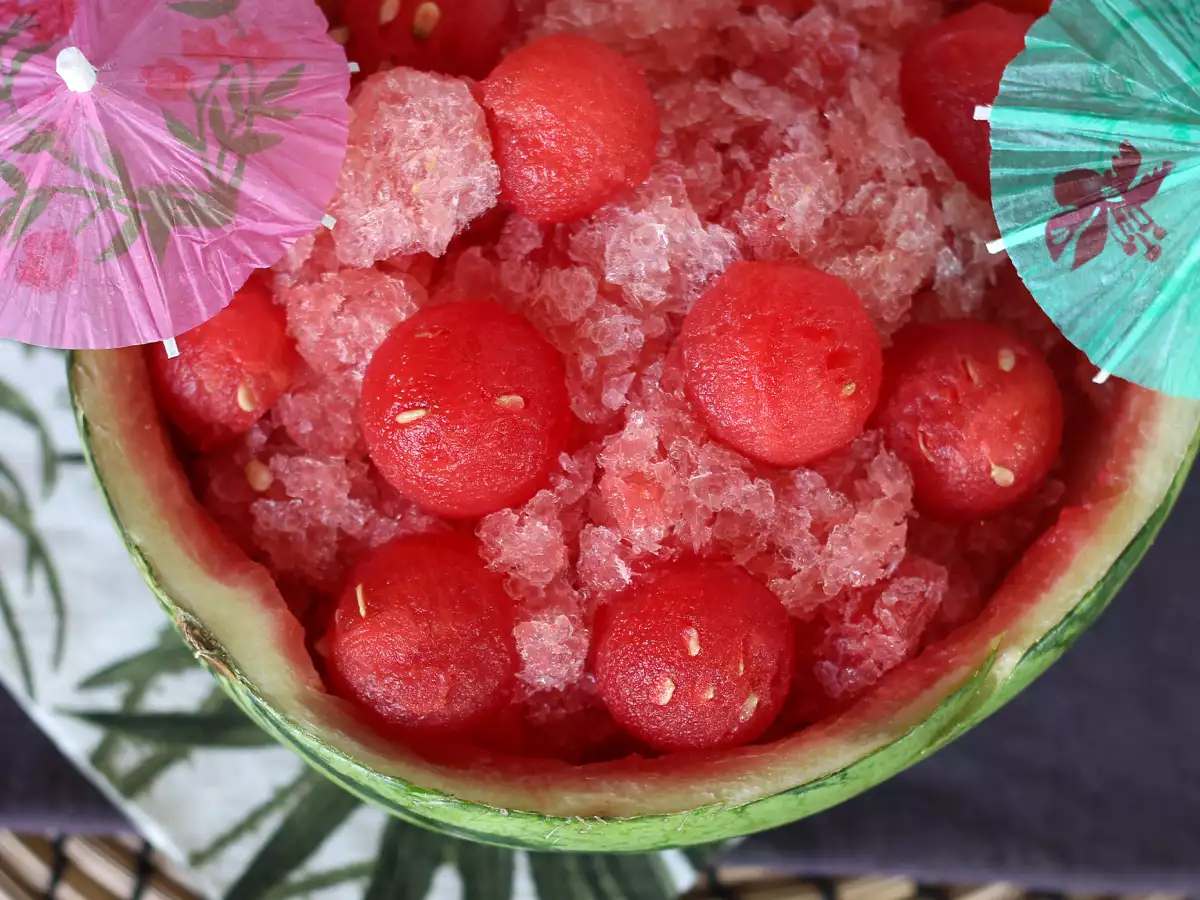 Lubenicin frosé: super osvežujoč koktajl v obliki granite z roséjem!