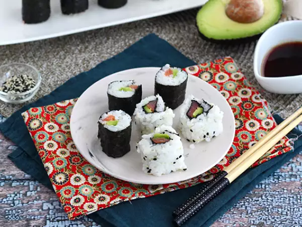 Recept Maki z dimljenim lososom in avokadom