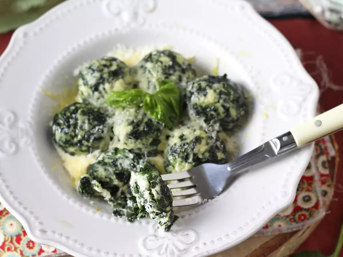 Malfatti s špinačo in rikoto: preprost recept za domače testenine brez gnetenja - fotografija 3