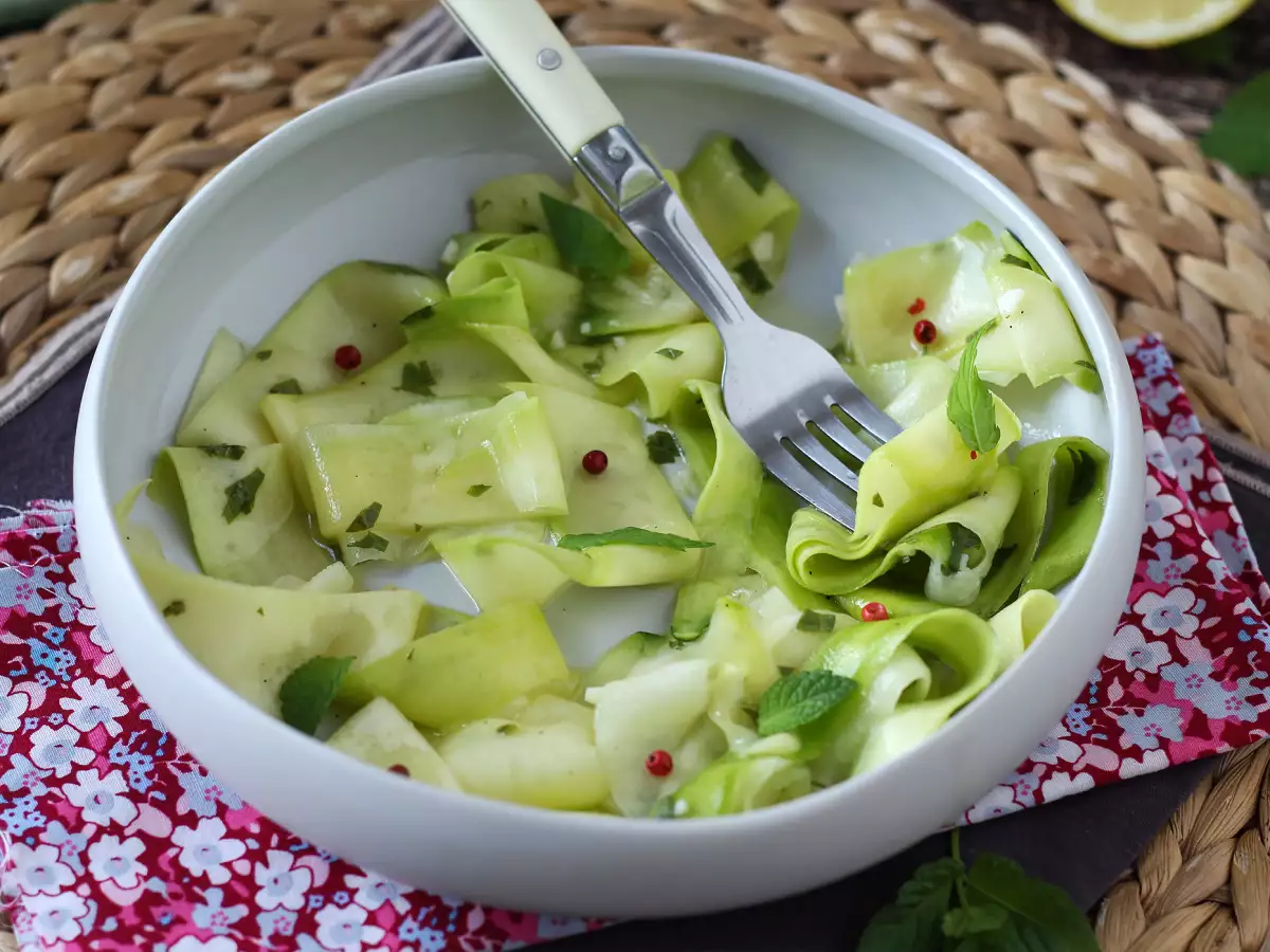 Marinirane bučke: popoln zelenjavni karpačo za poletje! - fotografija 5