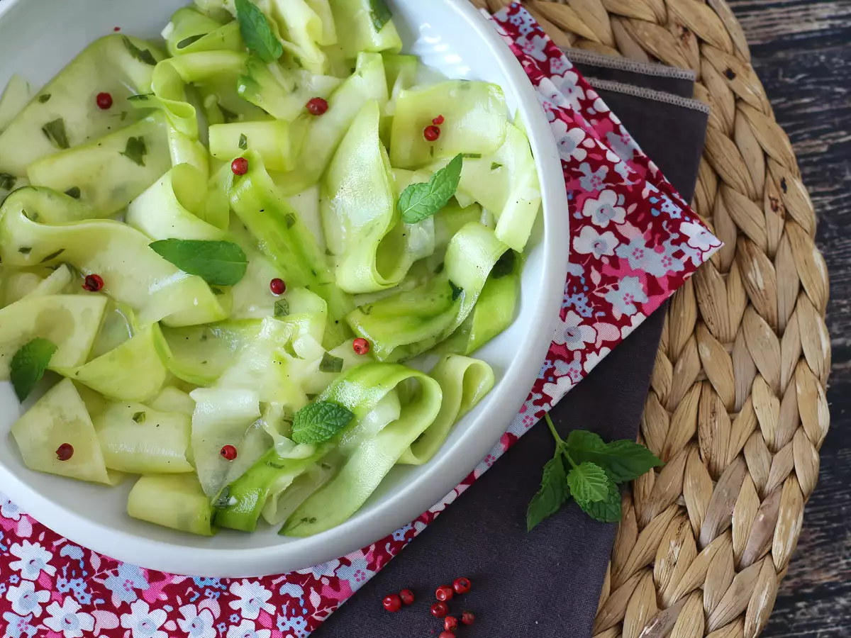 Marinirane bučke: popoln zelenjavni karpačo za poletje! - fotografija 6