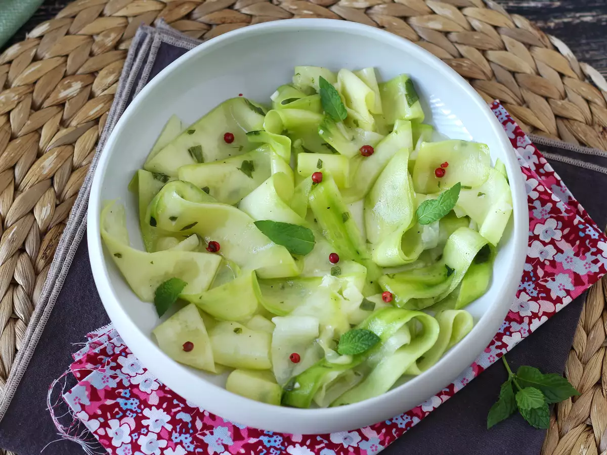 Marinirane bučke: popoln zelenjavni karpačo za poletje! - fotografija 7