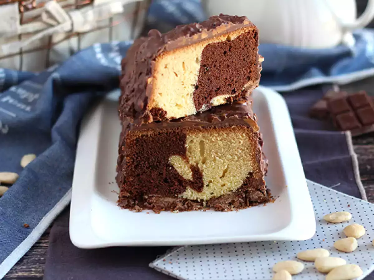 Marmorna biskvitna torta z mandljevo glazuro - fotografija 3