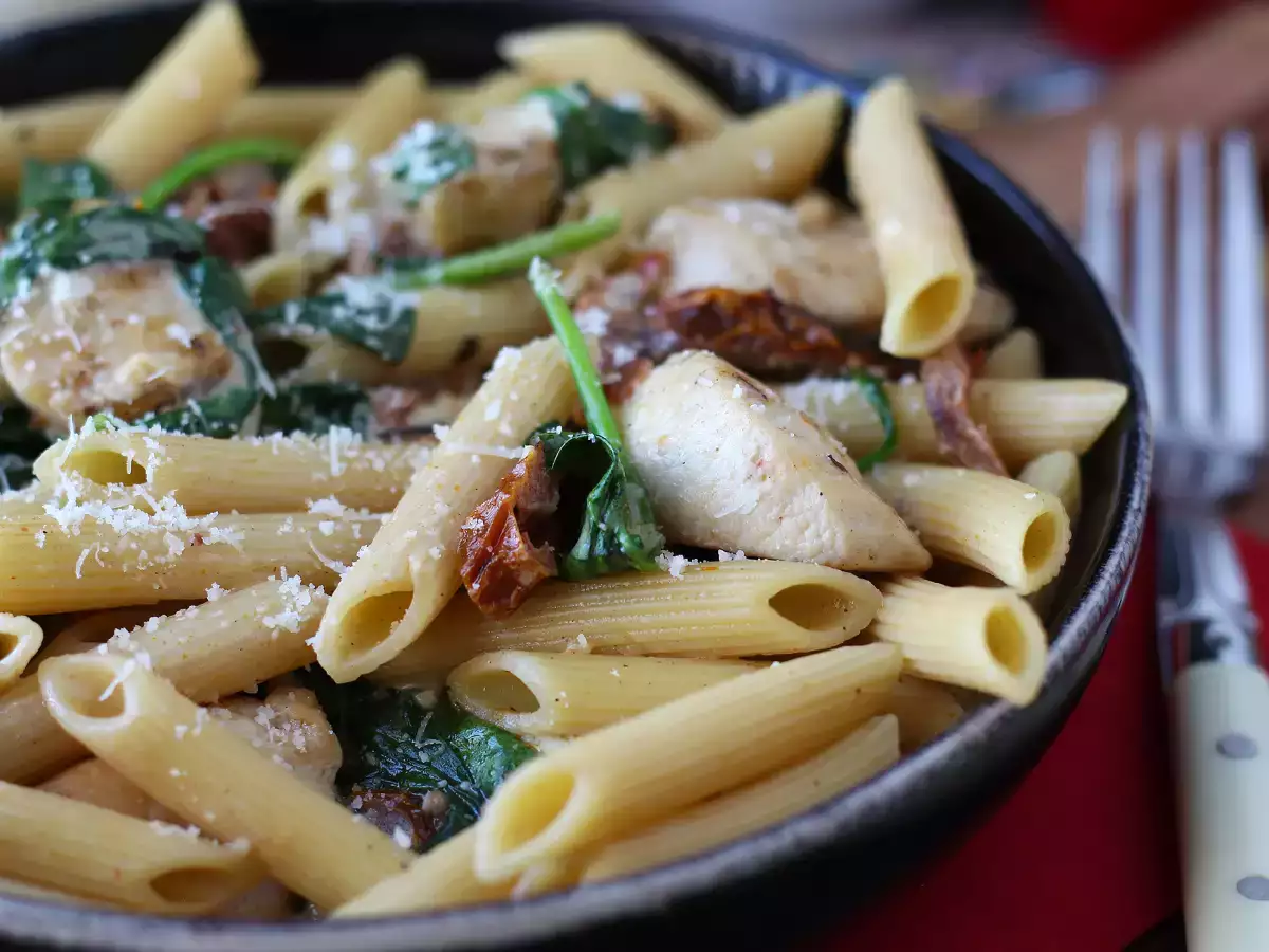 Marry Me Chicken Pasta: kremaste testenine s piščancem, sušenimi paradižniki in parmezanom - fotografija 4