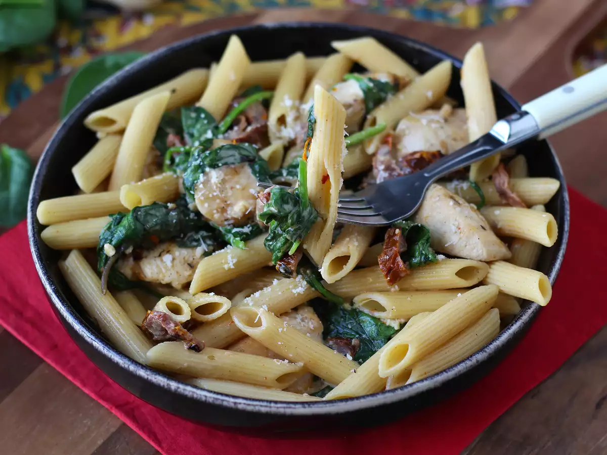 Marry Me Chicken Pasta: kremaste testenine s piščancem, sušenimi paradižniki in parmezanom - fotografija 5