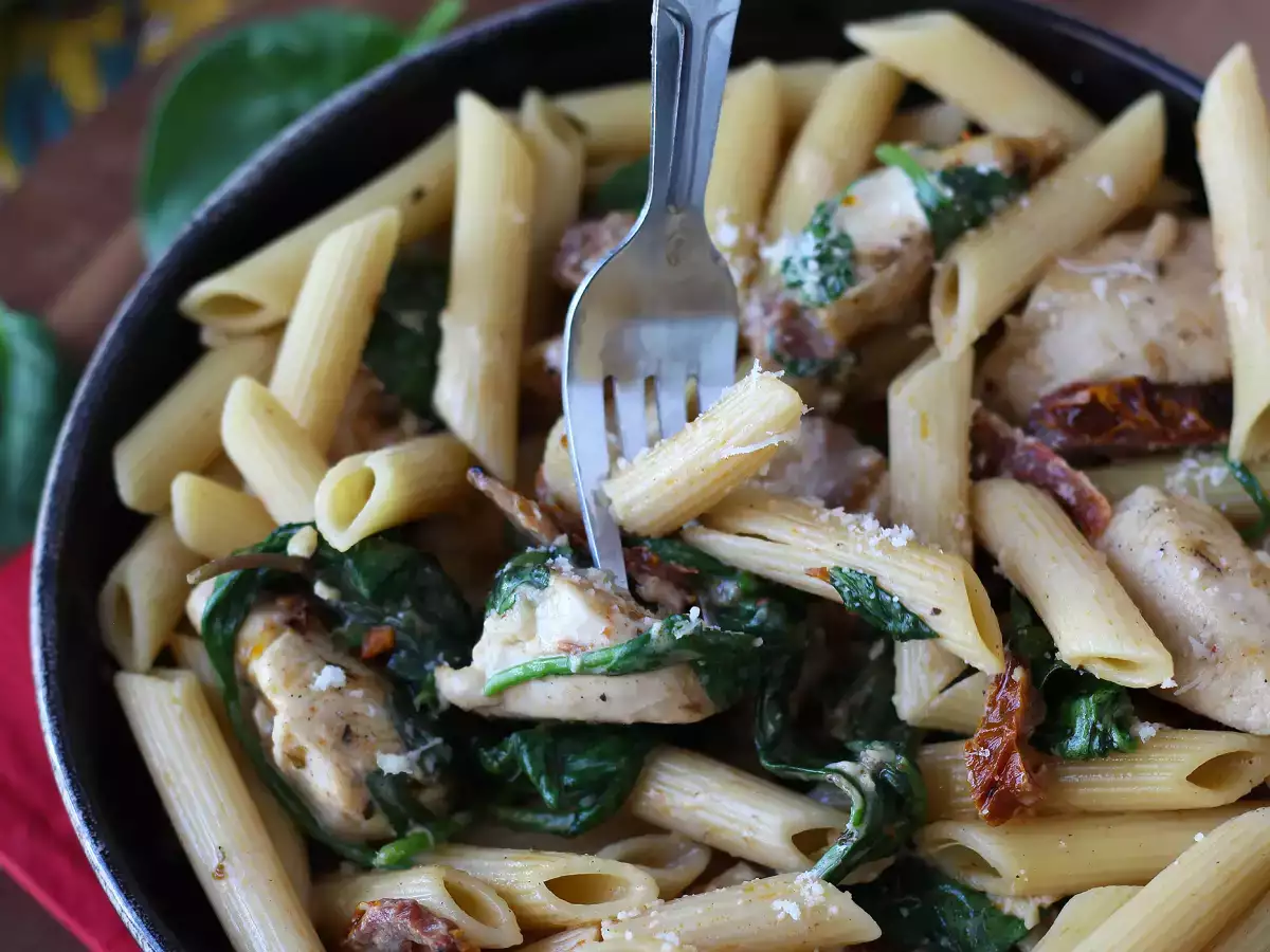 Marry Me Chicken Pasta: kremaste testenine s piščancem, sušenimi paradižniki in parmezanom - fotografija 6